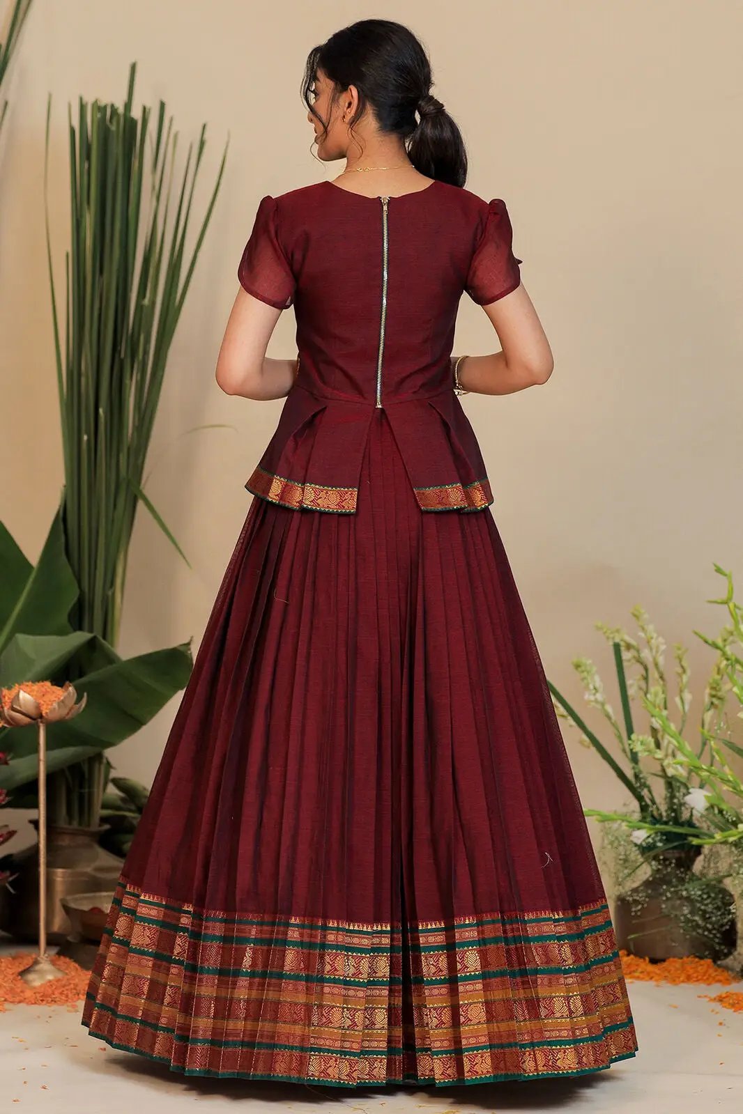 Dayamayi Narayanpet Handloom (Dress) in Red