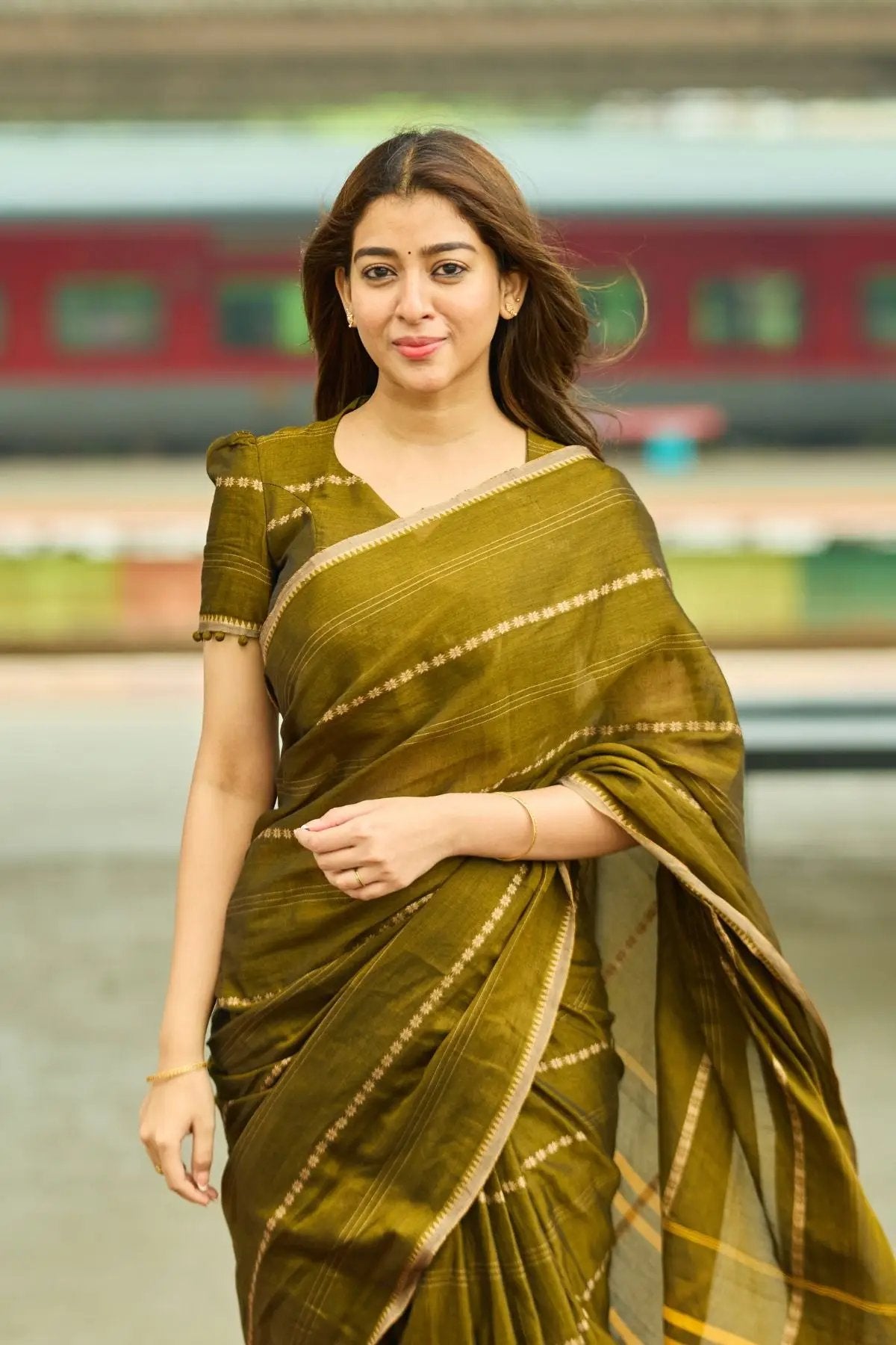 Madhvi Handloom Saree in Mehndi