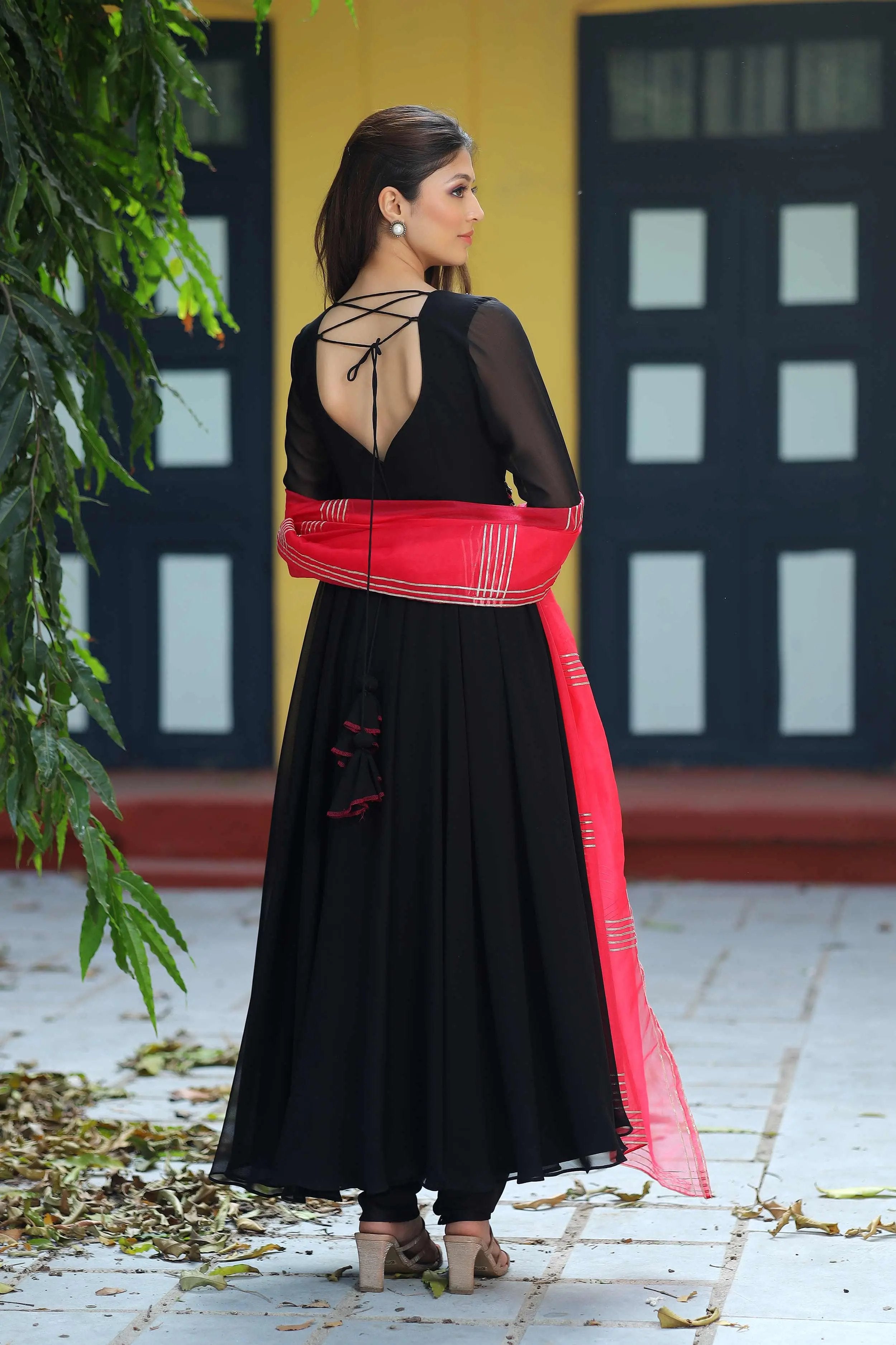 Back view of black Anarkali suit with red dupatta